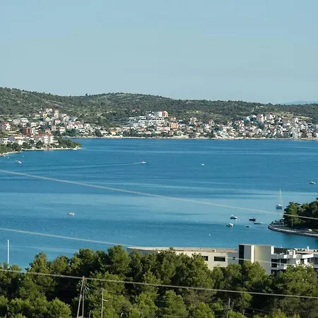 In Rogoznica With Beautiful View アパート Podglavica